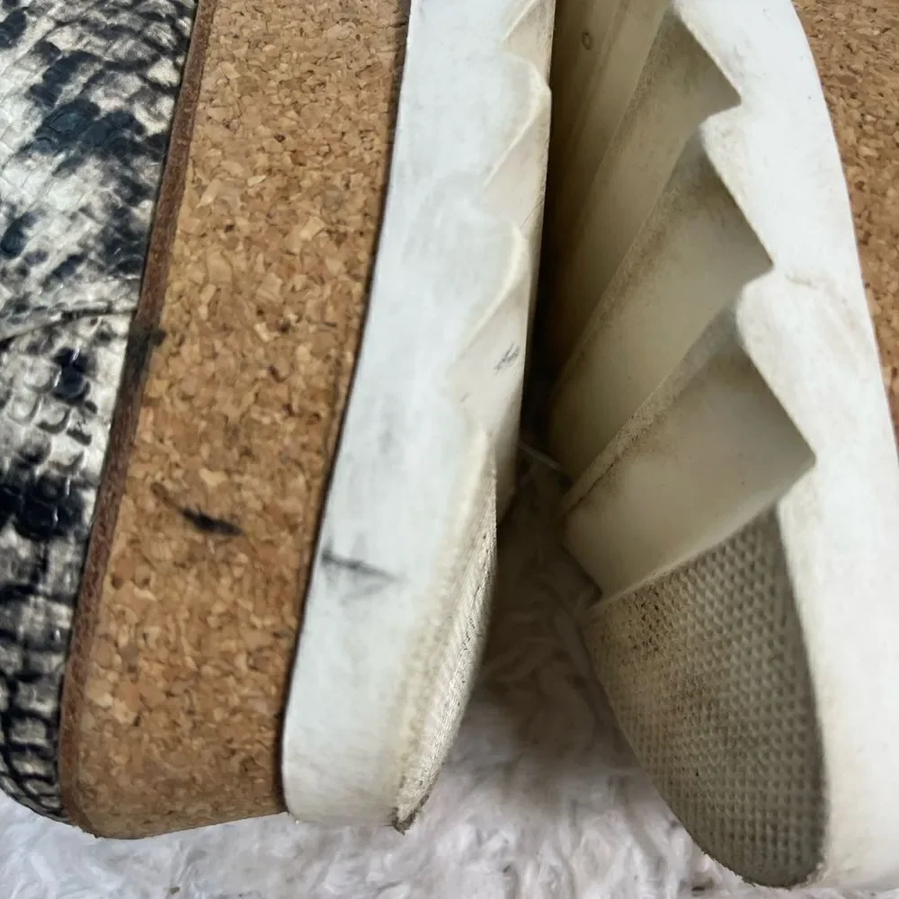 Steve Madden Korrie Lace-Up snake skin print Beige & gray Platform Sneakers SZ10